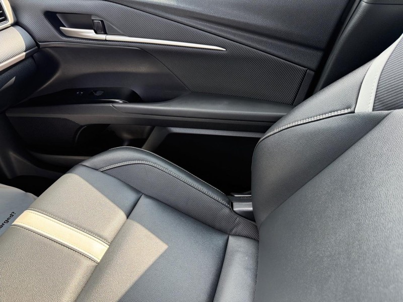 Toyota Camry Vehicle Image 19