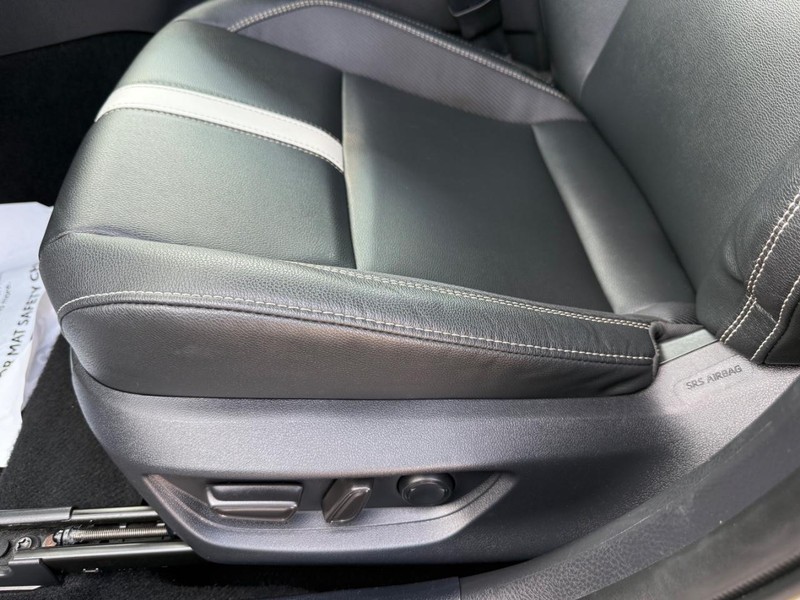 Toyota Camry Vehicle Image 23