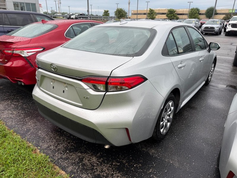 Toyota Corolla Vehicle Full-screen Gallery Image 04