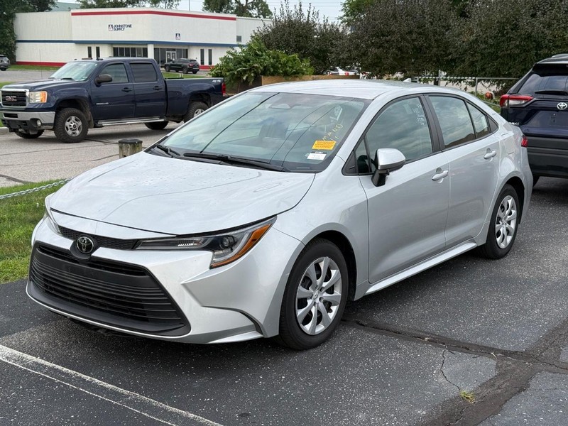 Toyota Corolla Vehicle Full-screen Gallery Image 02