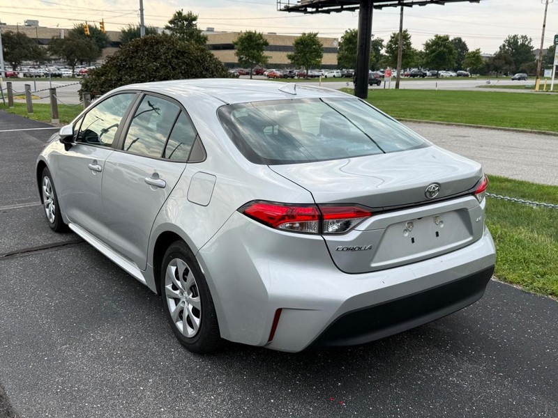 Toyota Corolla Vehicle Full-screen Gallery Image 03