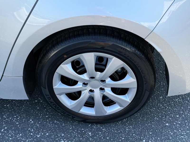 Toyota Corolla Vehicle Image 06