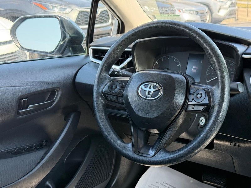 Toyota Corolla Vehicle Image 12