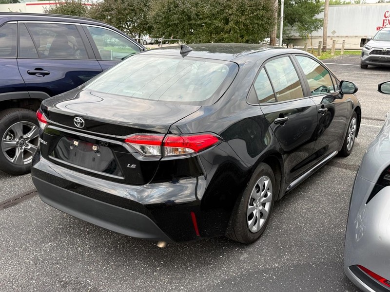 Toyota Corolla Vehicle Full-screen Gallery Image 04