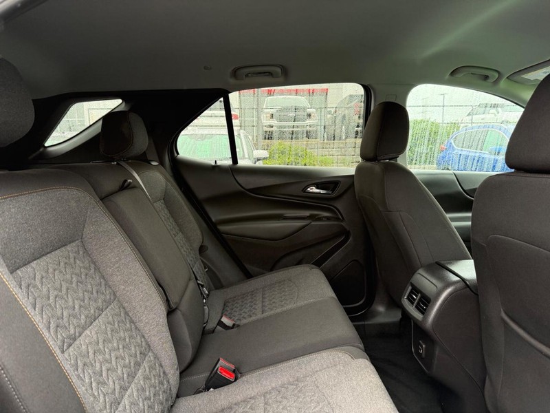 Chevrolet Equinox Vehicle Image 11