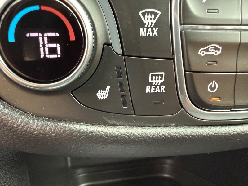 Chevrolet Equinox Vehicle Image 17