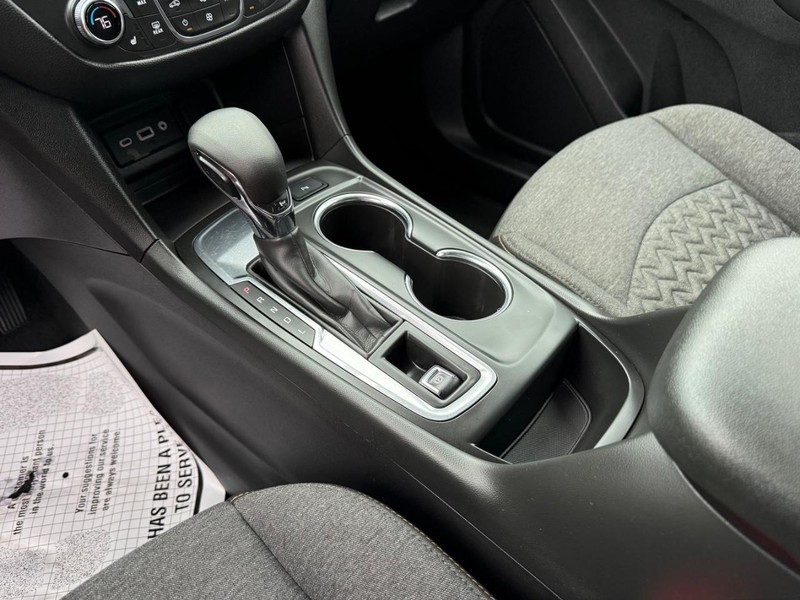 Chevrolet Equinox Vehicle Image 21