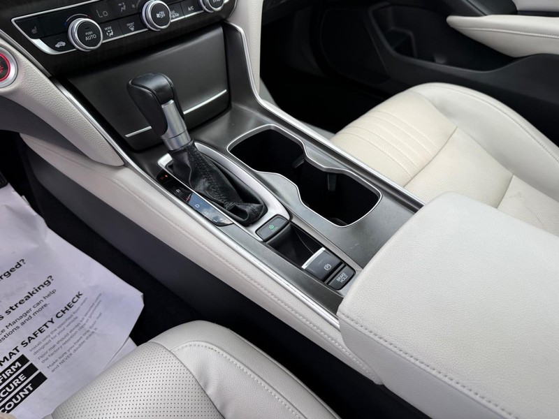 Honda Accord Sedan Vehicle Image 21