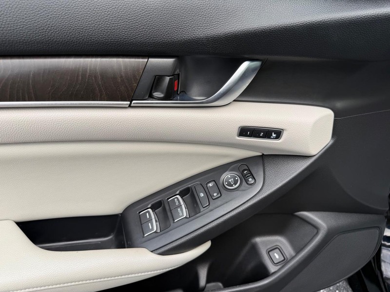 Honda Accord Sedan Vehicle Image 26