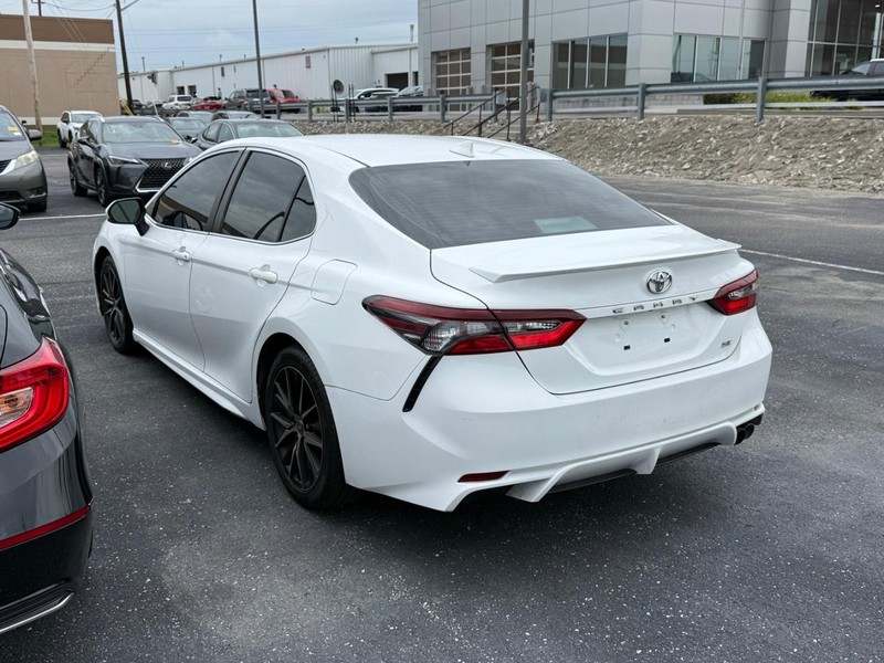 Toyota Camry Vehicle Image 03