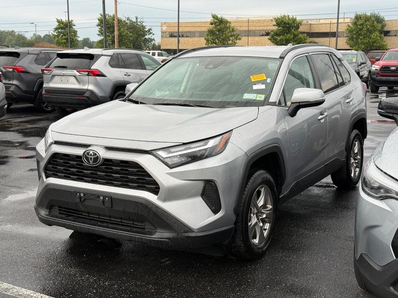 Toyota RAV4 Vehicle Image 02