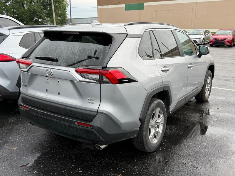 Toyota RAV4 Vehicle Image 04