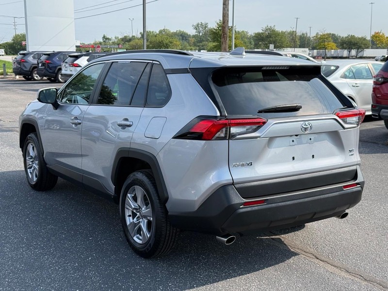 Toyota RAV4 Vehicle Image 05