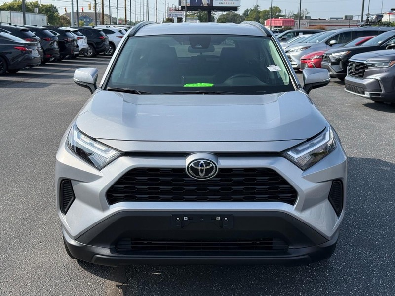 Toyota RAV4 Vehicle Image 09