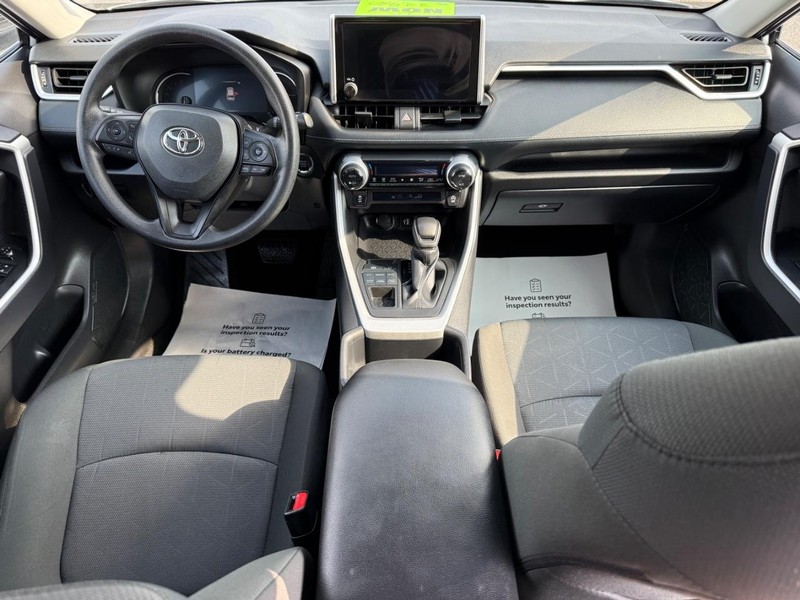 Toyota RAV4 Vehicle Image 11