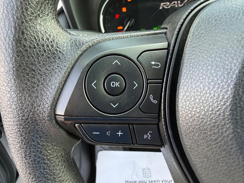 Toyota RAV4 Vehicle Image 13
