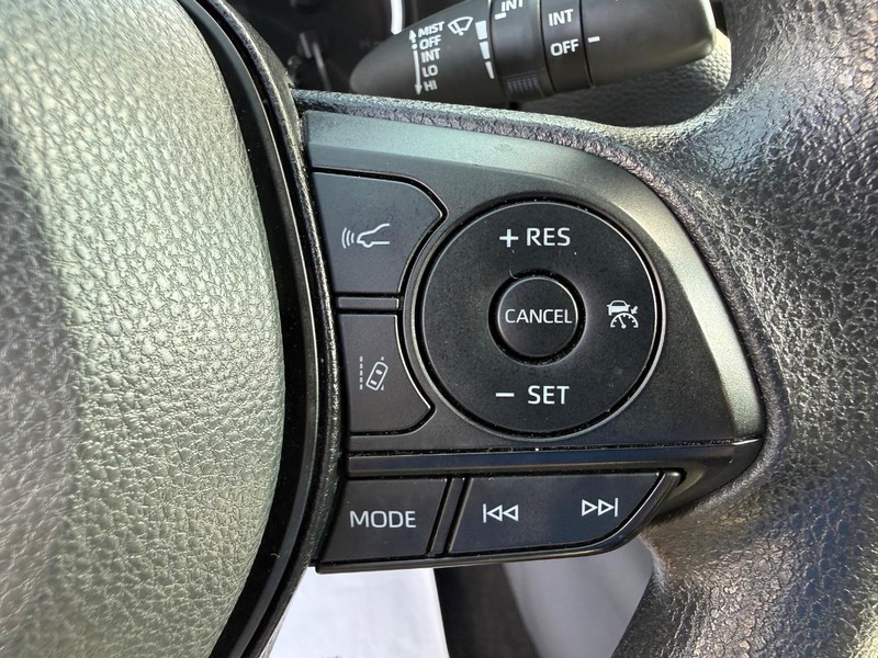 Toyota RAV4 Vehicle Image 14