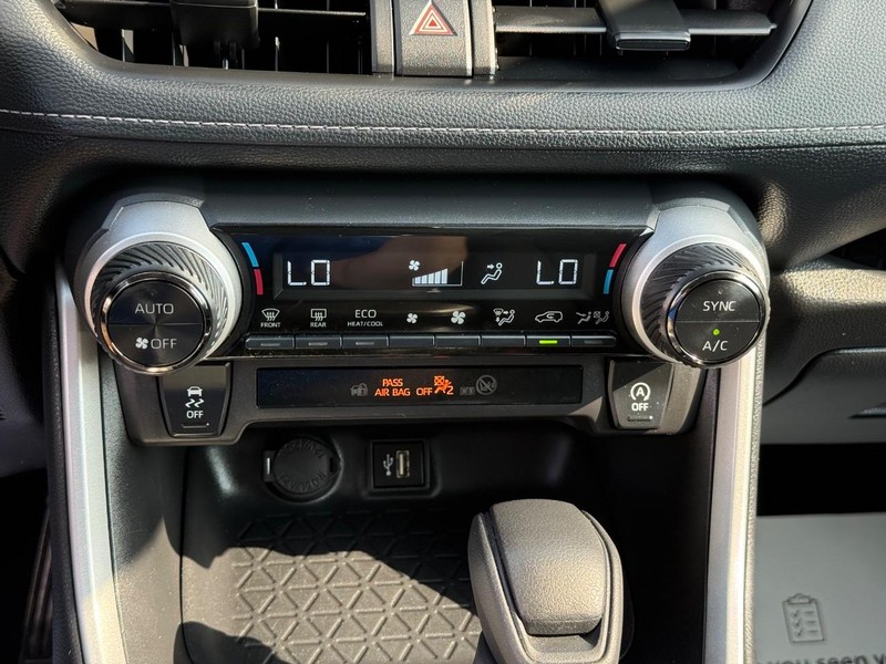 Toyota RAV4 Vehicle Image 18