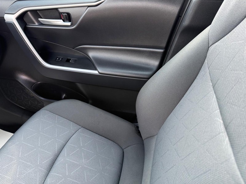 Toyota RAV4 Vehicle Image 20