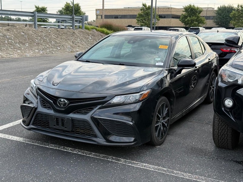 Toyota Camry Vehicle Image 02