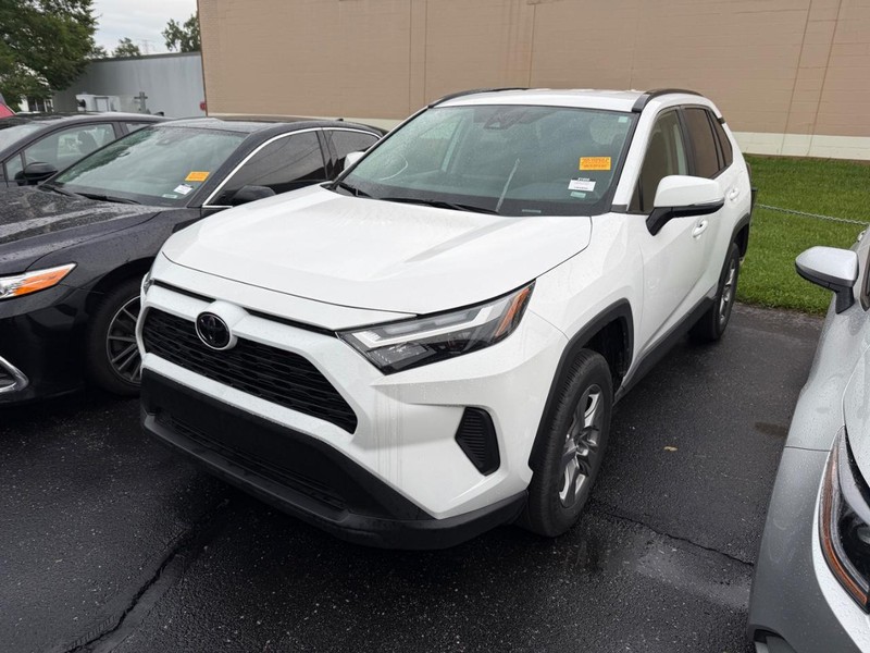 Toyota RAV4 Vehicle Image 02