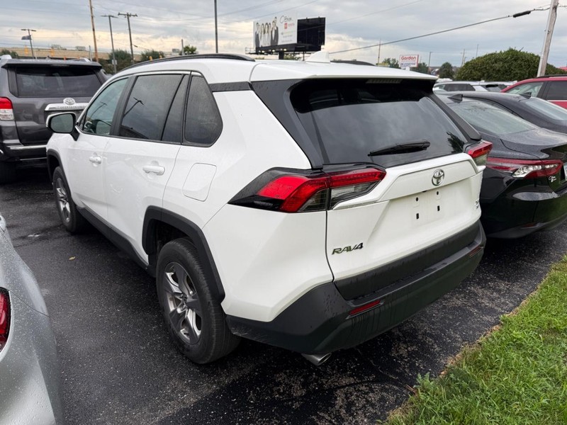 Toyota RAV4 Vehicle Image 03