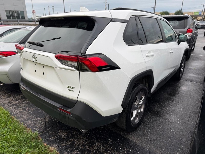 Toyota RAV4 Vehicle Image 04