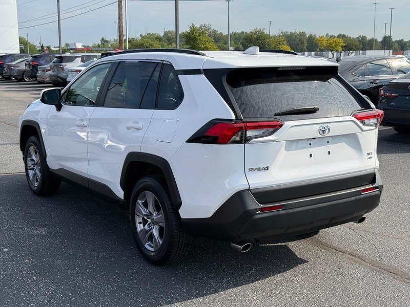 Toyota RAV4 Vehicle Image 05