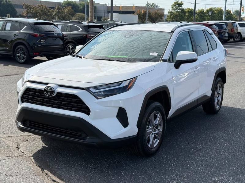 Toyota RAV4 Vehicle Image 08