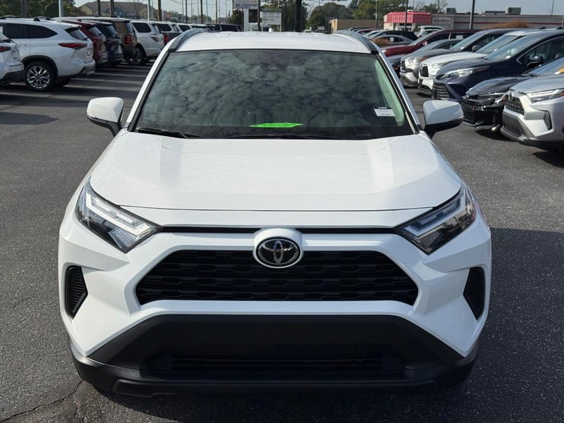 Toyota RAV4 Vehicle Image 09
