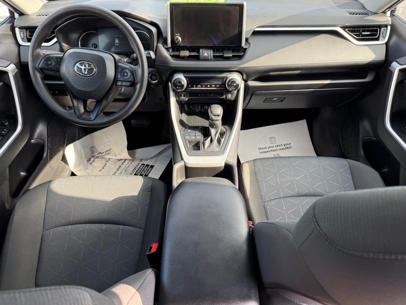 Toyota RAV4 Vehicle Image 11