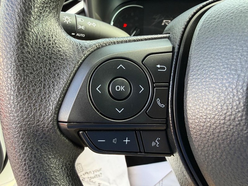 Toyota RAV4 Vehicle Image 13
