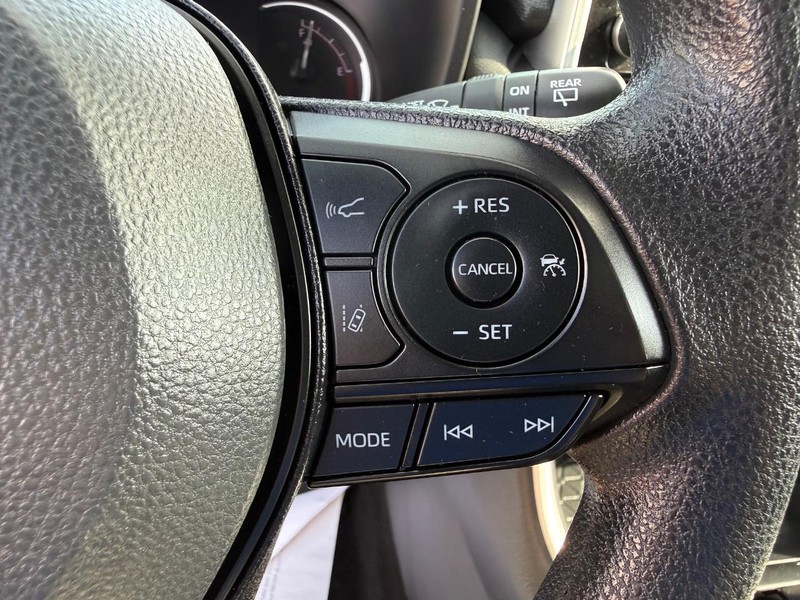 Toyota RAV4 Vehicle Image 14