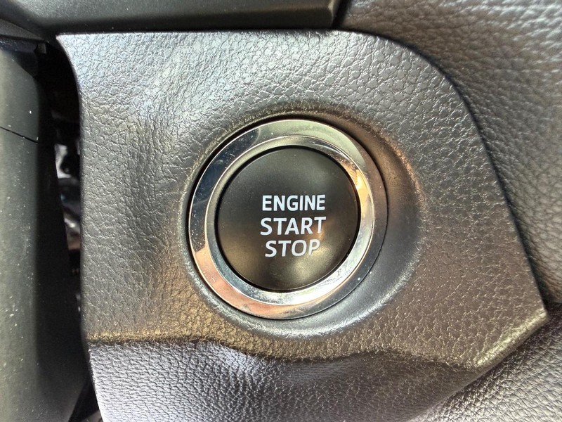 Toyota RAV4 Vehicle Image 15