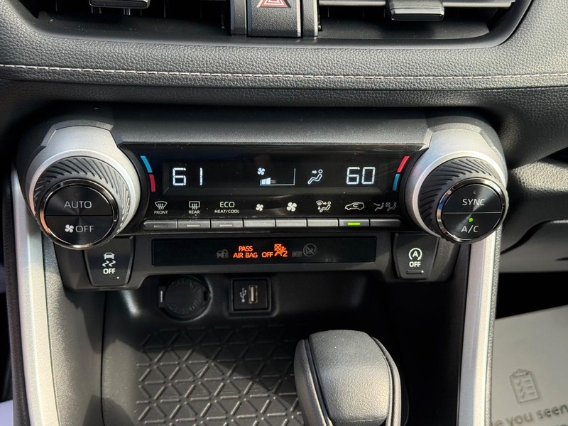 Toyota RAV4 Vehicle Image 18