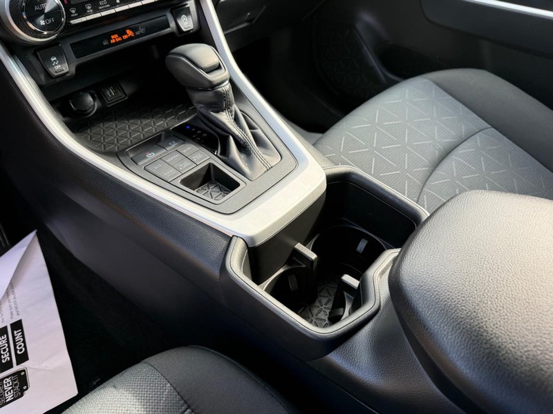 Toyota RAV4 Vehicle Image 19