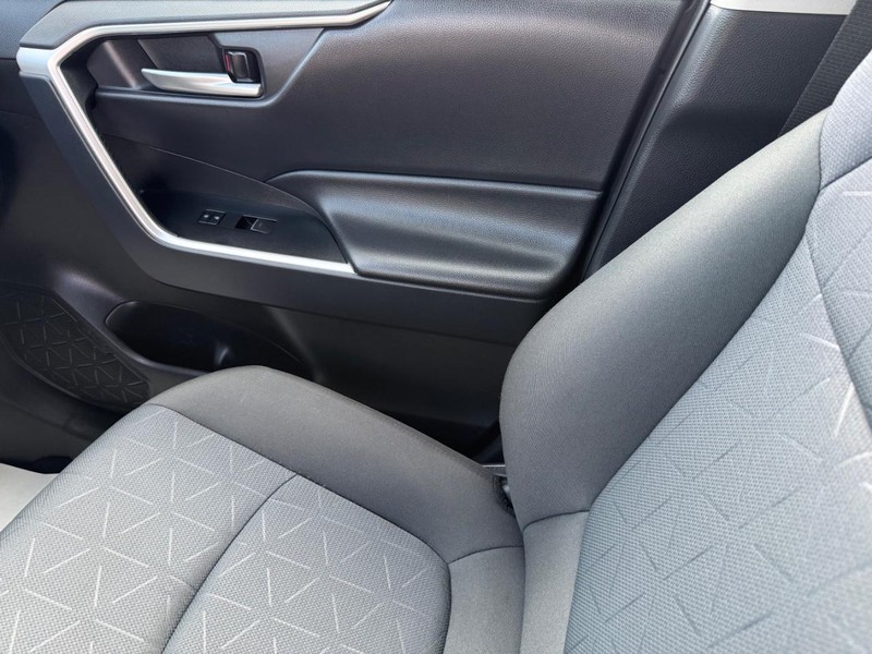 Toyota RAV4 Vehicle Image 20