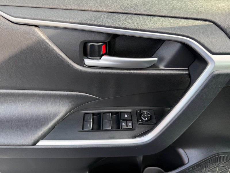 Toyota RAV4 Vehicle Image 23
