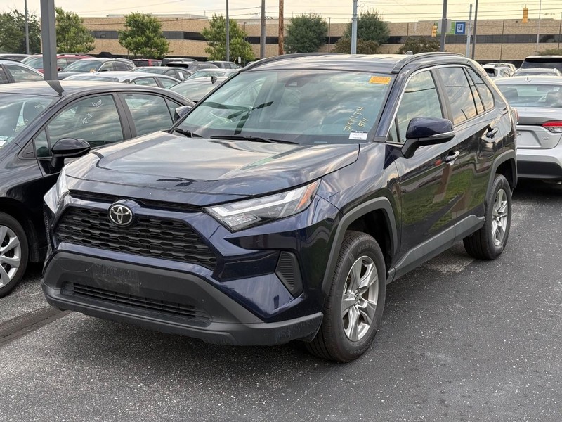Toyota RAV4 Vehicle Image 02