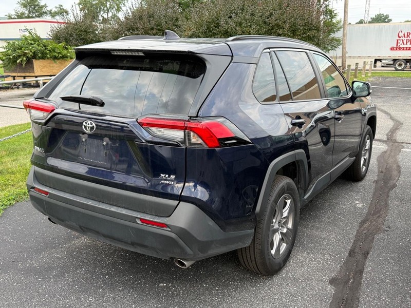 Toyota RAV4 Vehicle Image 04