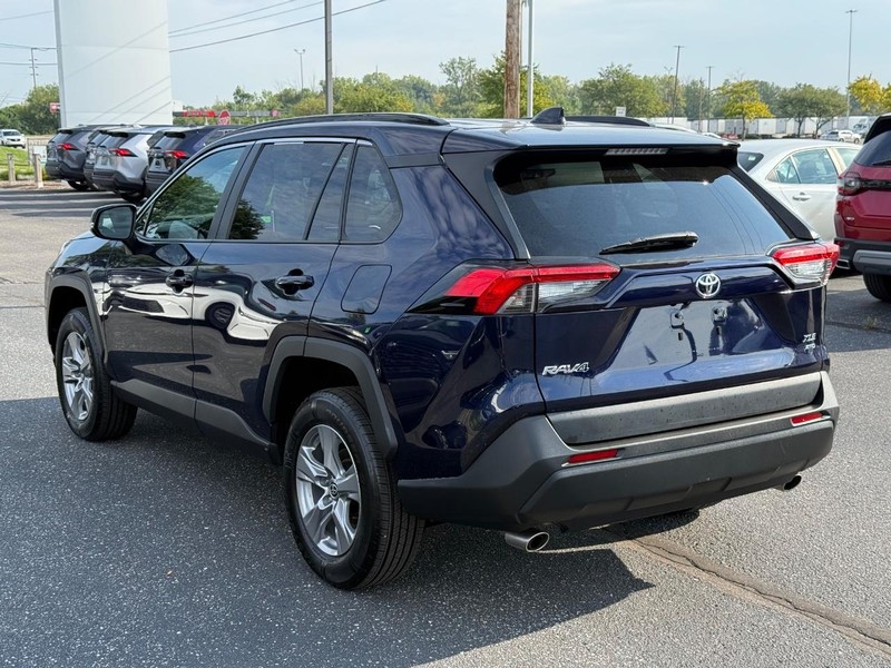 Toyota RAV4 Vehicle Image 05