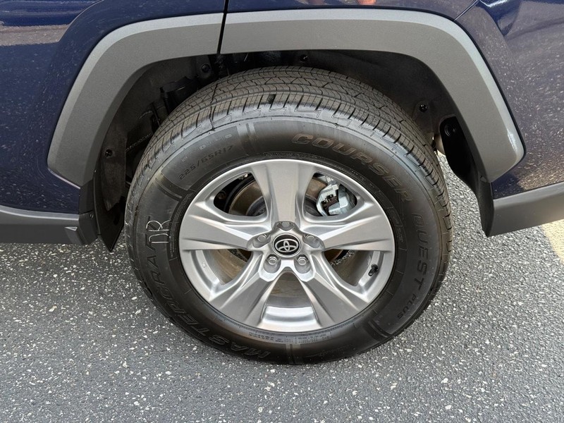 Toyota RAV4 Vehicle Image 06