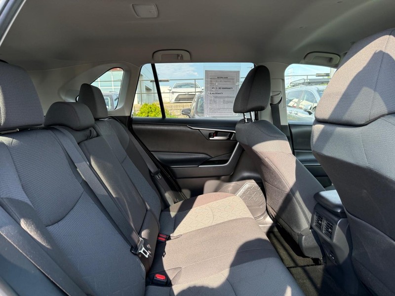 Toyota RAV4 Vehicle Image 10