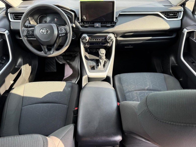 Toyota RAV4 Vehicle Image 11