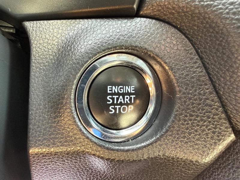 Toyota RAV4 Vehicle Image 15