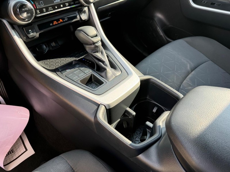 Toyota RAV4 Vehicle Image 19
