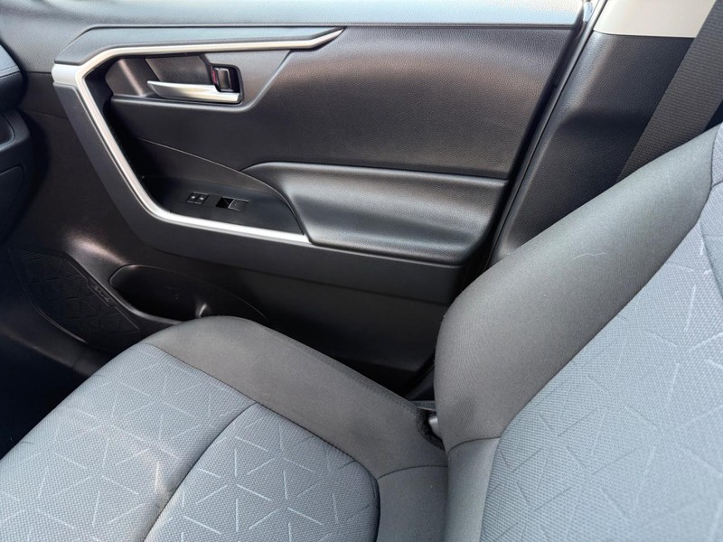 Toyota RAV4 Vehicle Image 20