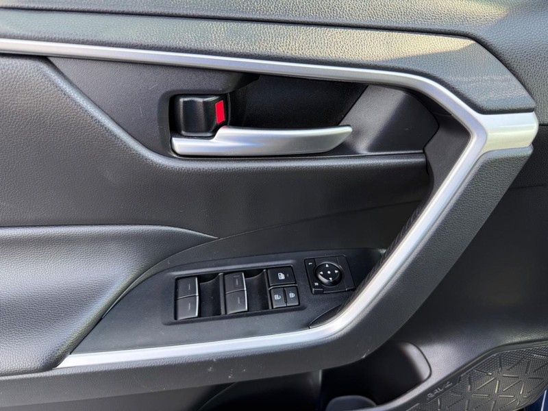 Toyota RAV4 Vehicle Image 23