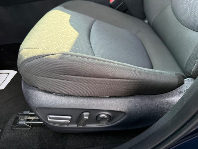Toyota RAV4 Vehicle Image 24