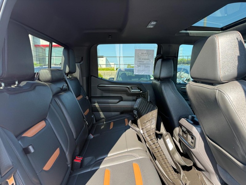 GMC Sierra 1500 Vehicle Full-screen Gallery Image 10